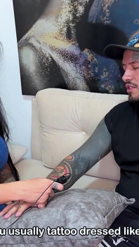 Ich Habe Sex Mit Meinem Freund, Während Mein Kunde Masturbiert