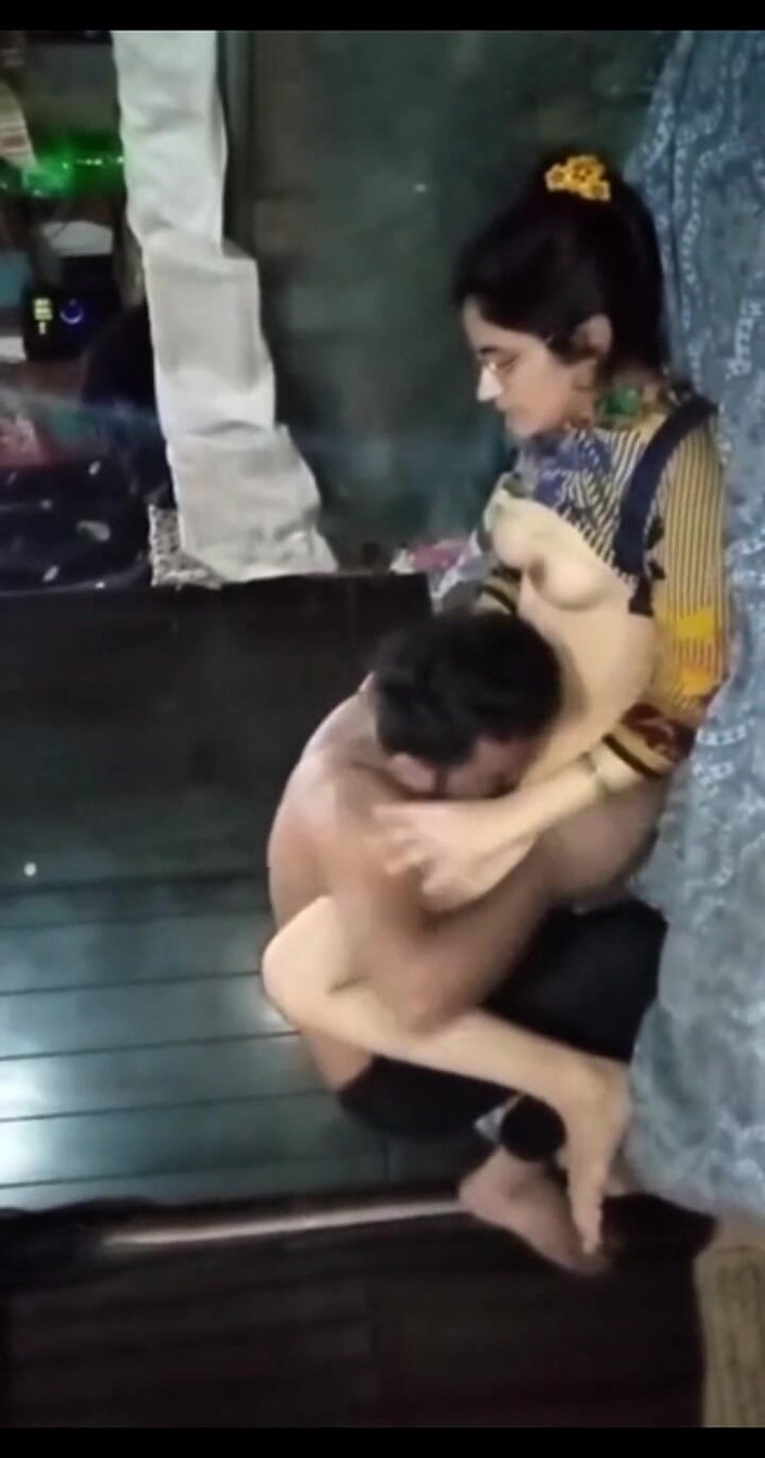 Dasi couple: Aku ngentot istri temanku sendirian di rumah