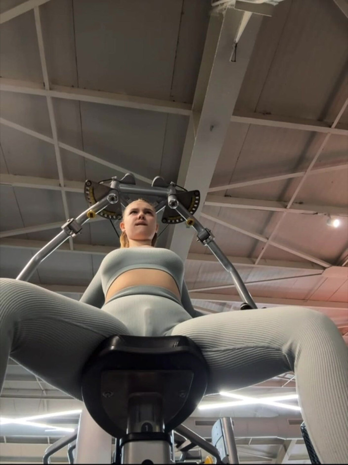 JuiceLussie: Onanera i gymmet så hårt