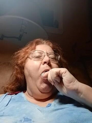BBW nurse Vicki adventures with friends: Mangiando un ghiacciolo di linea fredda