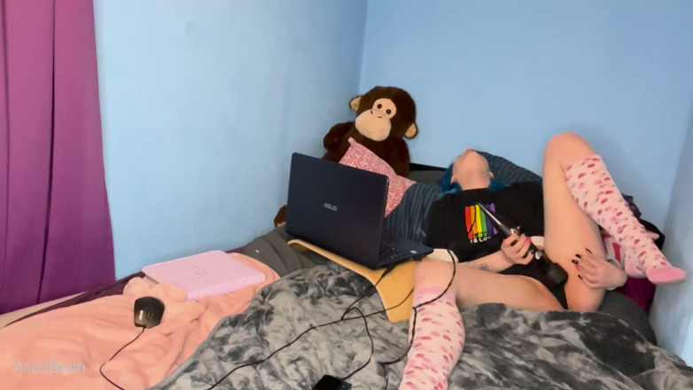 Alice Bean: Watching Your Girlfriend Masturbate