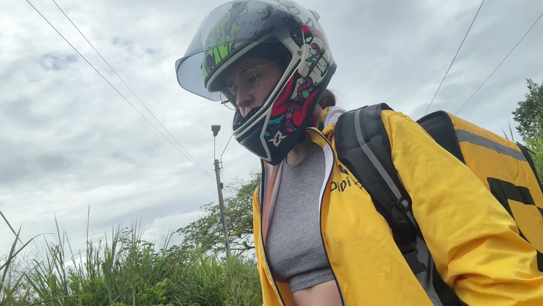 Sweetfantasy131: Mengantar di rumah sama pelanggan didi tanpa bra