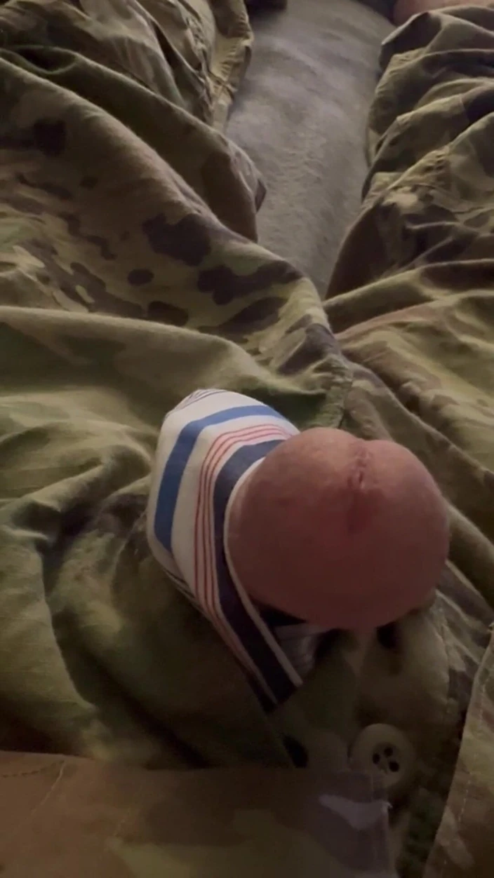 Gay Soldier Stuff: Soldat benutzt Vaseline und seinen schwanz, um spaß zu haben,...