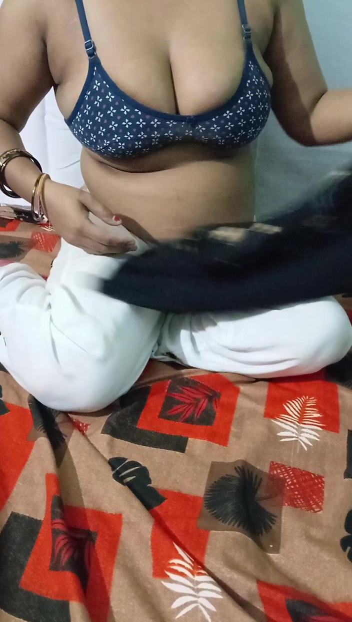 Manjushukla: Desi indická dívka si saje kundičku