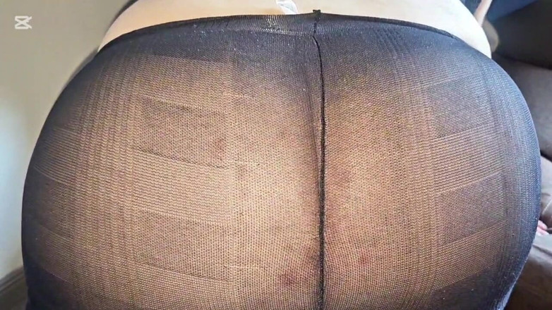 karlythoth: Spiel In Leggings Und Strümpfen