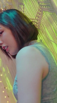 Pertunjukan solo cewek imut Asia yang seksi