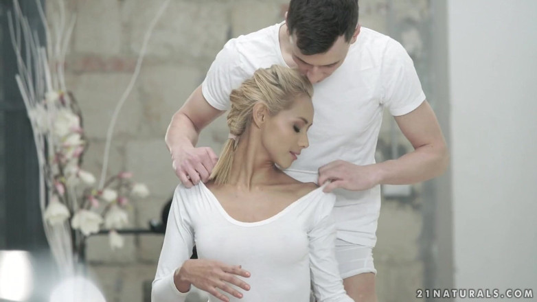21 Naturals: 21Naturals - Вероника Leal блондинка-красотка