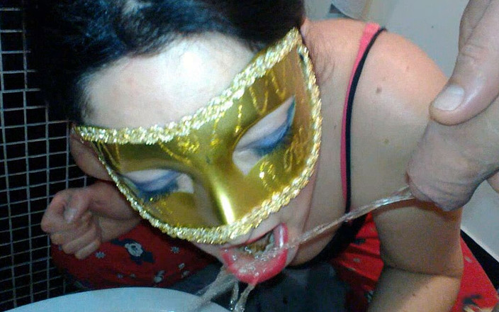 Toilet Mommy: Lezzetli pisua gülümsüyor ve pasif