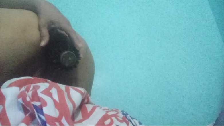 Lobicam: Я жорстко мастурбую щіткою для волосся, я роблю це важко