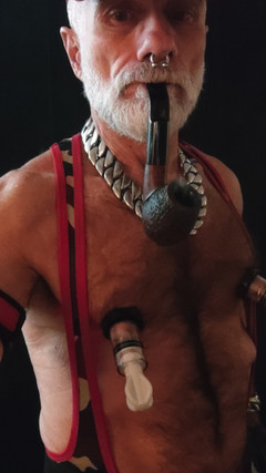 MusclesCigarsFFPig: 继父抽烟管和抽