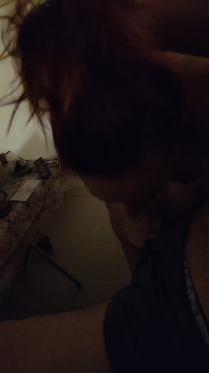 JelaiBora: Het Serbisk MILF Suger Min Kuk På En Paus