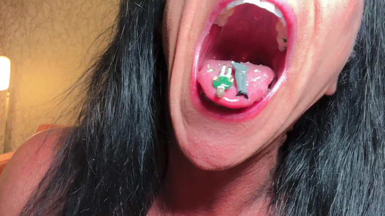 Kandylegsxxx: Devora de aniversário: dominatrix mamãe come cornos inférteis até o...