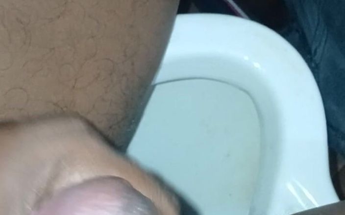 Ravihardcopy: Masturbazione in bagno