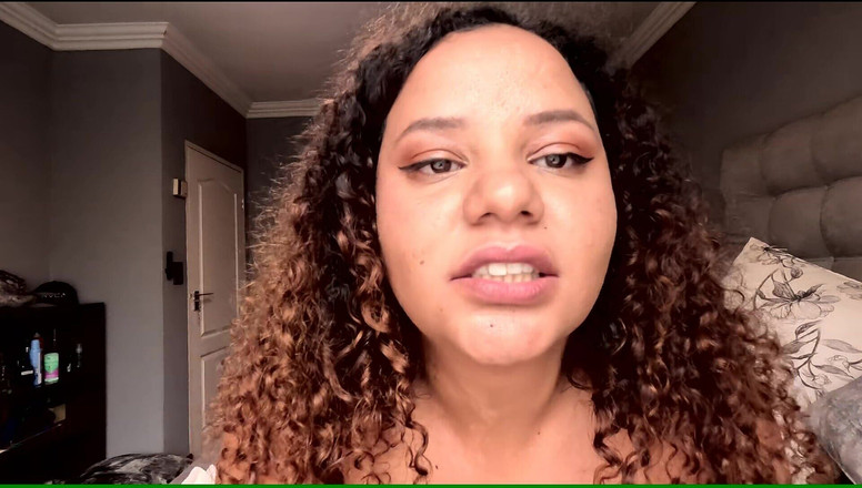 coloredfp: 说下流话的胖美女深喉口交一根假阳具并在她涂油的大奶子之间塞另一根假阳具