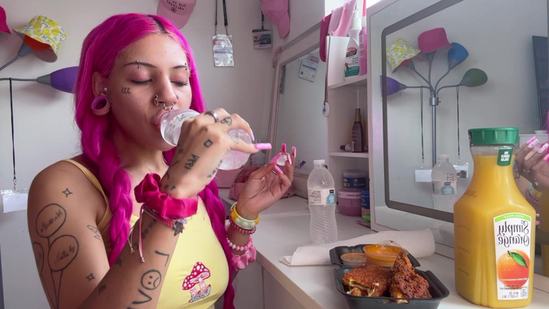Nali Marie: Mukbang Hot Chicken Spicy Facestuffing Bimbo Overeating Petite Teen Eating...
