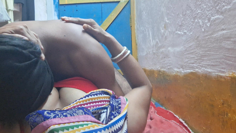 Busty Banuu: เปลือยเปล่าแล้วเย็ดภรรยาน้องชายแท้ๆ ที่อายุน้อยกว่า