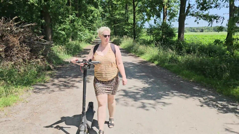 UserBitch1: Lehkomyslné Na Silnici S Koloběžkou