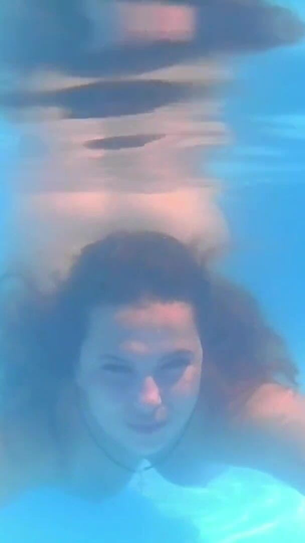 Sexy_Emeli: aautdor pool