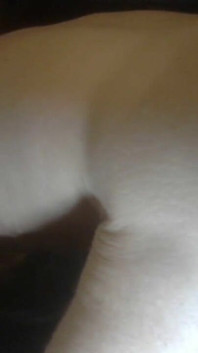 Velké dildo mi strká do zadku
