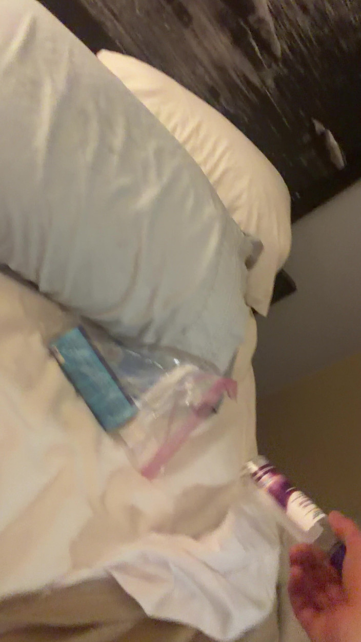 Alpha stud 4 u: Podívejte se, jak používám láhev s krémem, v její špinavé díře,...