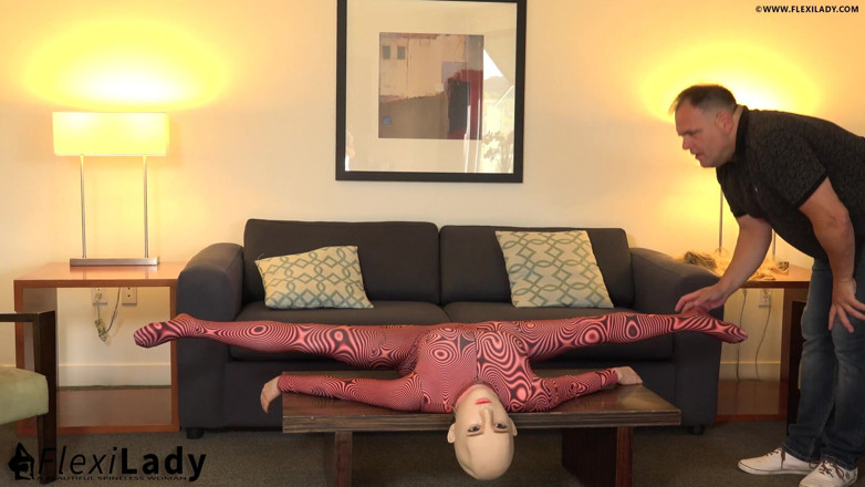 Dollrotic: Úžasný ragdoll act v Zentai
