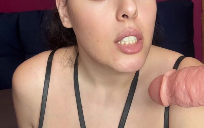 Young_strawberry: MILF får spermier i munnen