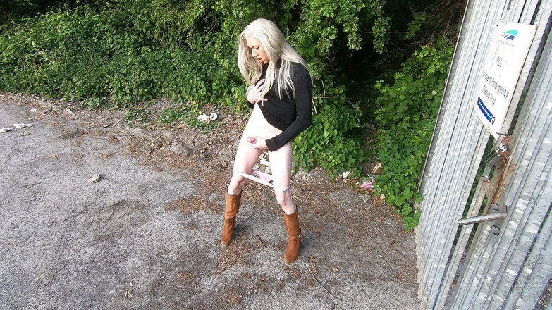 The Midnight Minx: 발전소 밖에서 위험