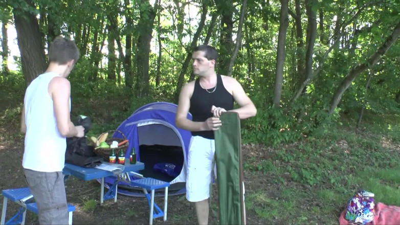 Hot Euro Girls: Hot dp action in the woods