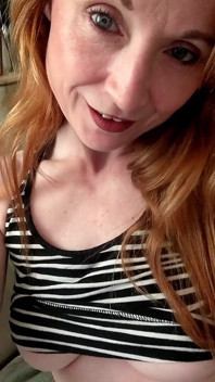 Cougar Ti Invita a Una Netflix Arrapata E Una Sessione Di Relax