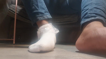 Simp to my ebony feet: i miei bei calzini bianchi