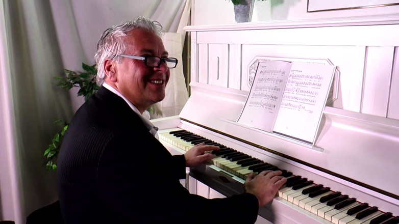 Deutschland porn: Horny piano lesson with final surprise!