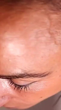 Tolle aussicht für einen blowjob auf dem tisch