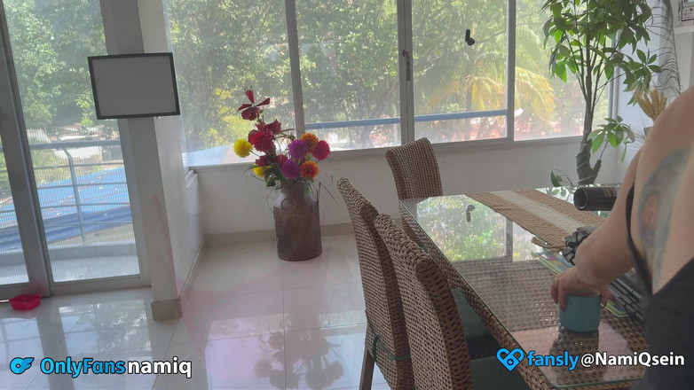 NamiQsein: Une femme de ménage baise le beau-fils de son patron