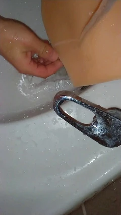 Як почистити секс-іграшку