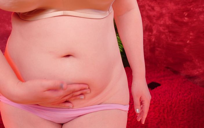 Arya Grander: Mostrando mi vientre caliente - video de fetiche ombligo