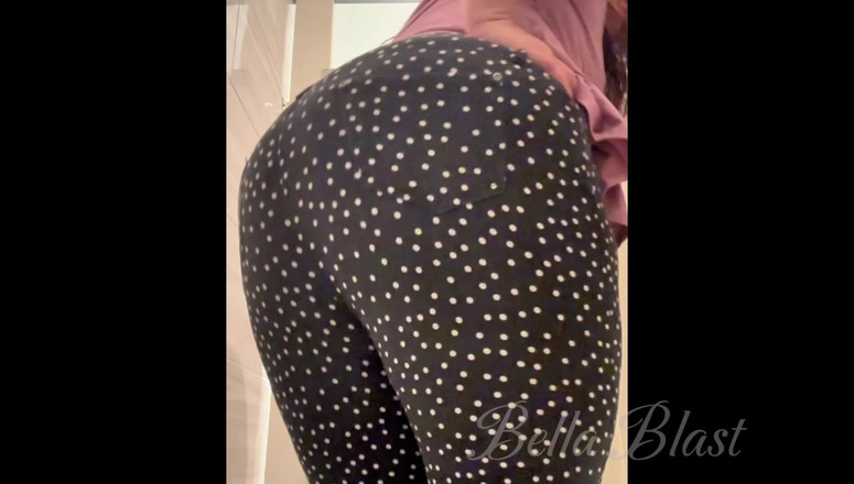 BellaBlast: Товстушка в джинсах, пукає, добірка 2, пухка гучна велика дупа пукає в вузькому джинсовому вибухі Белли