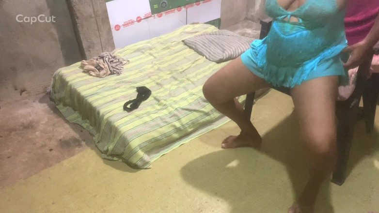 Tiyana: ผัวเย็ดเธอและบันทึกการแสดงเย็ด