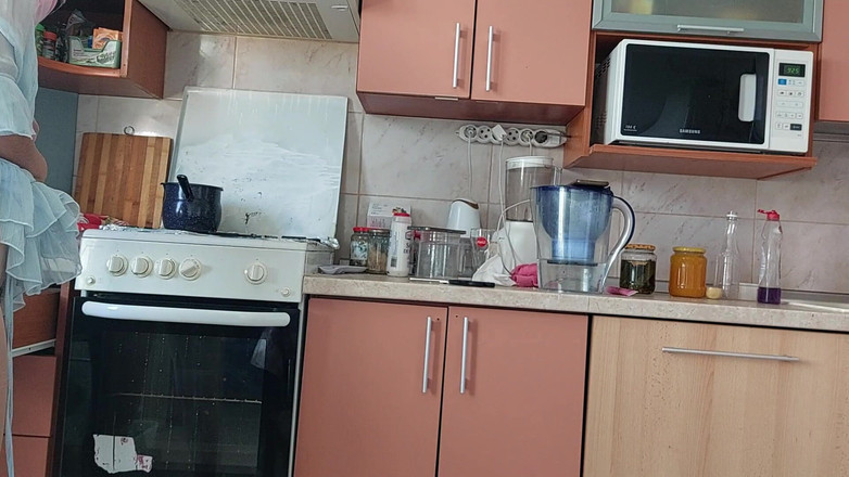 Amateur_MS: Esposa amadora experimenta roupas de buceta peluda