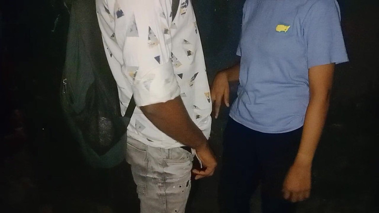 NikiRathod: Fingrar, kysser bakom lastbilen med Divya -avsugning serien