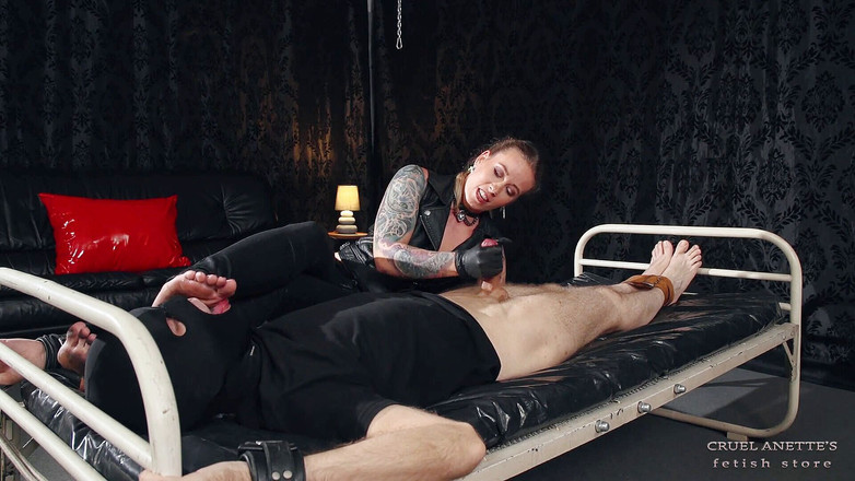 Cruel Anettes fetish world: Принижений і збуджений