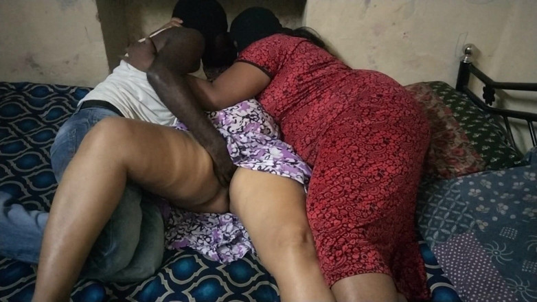 Benita sweety: 两个继妹的热辣性爱