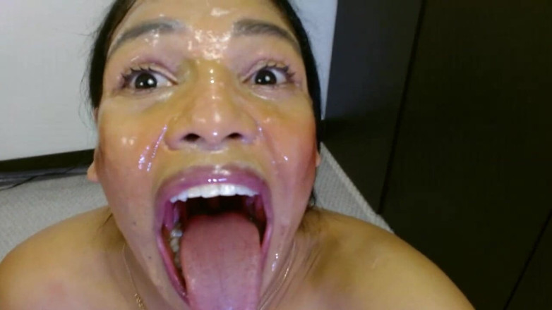 anabel693: Lambendo o chão com saliva