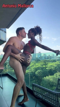 Mrdání sexy černé latiny kotě Liss Dominica