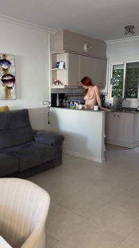 Nackt im haus gehen