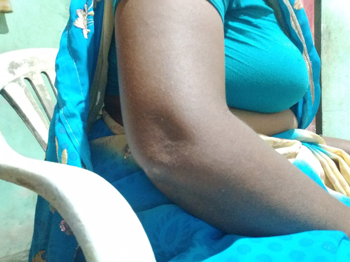 Priyanka314: Tamilská tetička Prsa Press