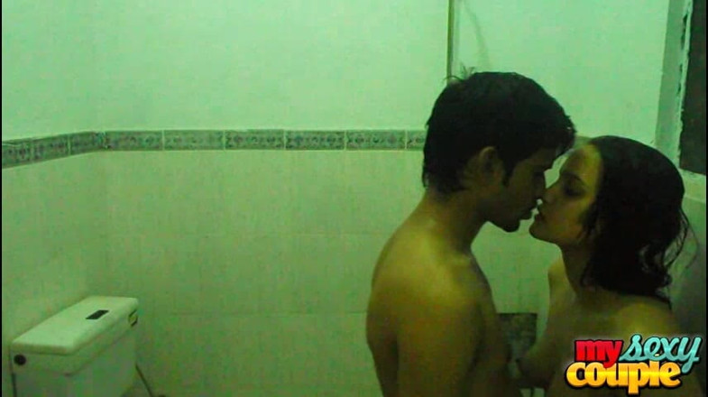Desi Couple Sunny & Sonia: Desi Couple Making Love While Taking Early Morning Shower