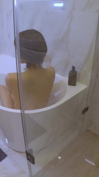 Japonesa menina primeiro a lamber a boca mijo e porra comer