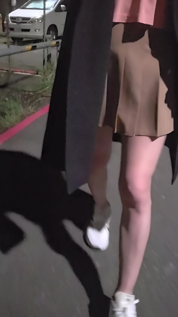 Taiwancdgirl: Há uma cena tão sugestiva debaixo da mini saia