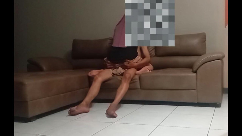 Famly sex: Meio-irmão joga em casa novamente