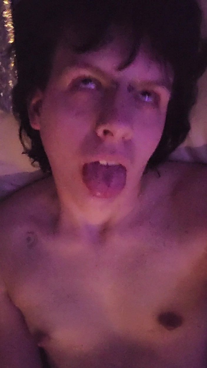 Dusky Nite: Ngentot diriku sendiri untukmu